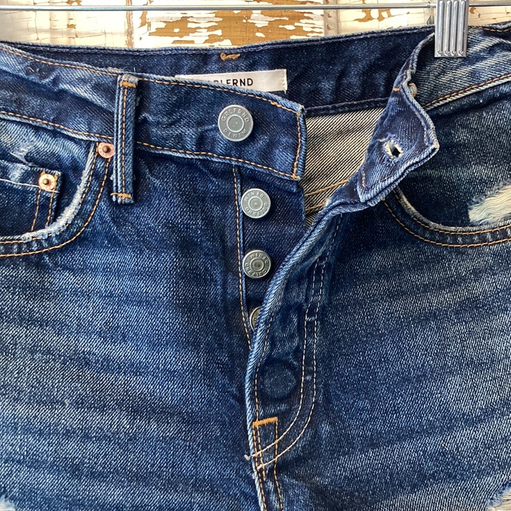 💙 GRLFRND Kaia Distressed Denim Shorts - Picture 2 of 12